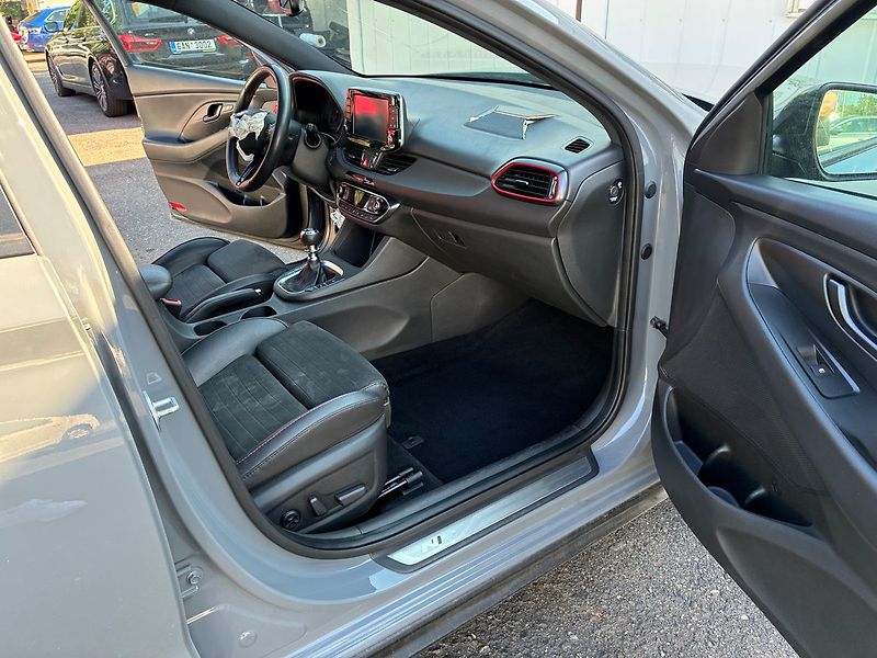 Hyundai i30 N Performance 2.0 T-GDI 202 kW - fotka 17 z 20