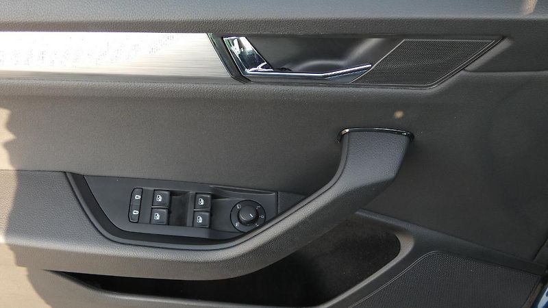 Škoda Superb 1.4 TSI iV Ambition DSG - fotka 9 z 23