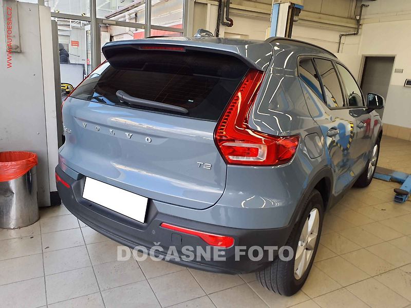 Volvo XC40 (2021) 1.5 i T2, 2.maj,ČR, Momentum - fotka 2 z 3