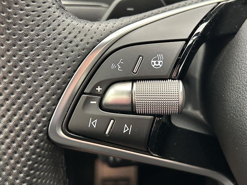 Škoda Karoq 1.5 TSI SportLine - fotka 16 z 31