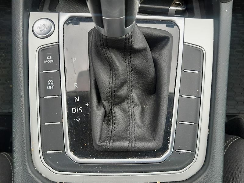 Volkswagen Passat Variant 2.0 TDI 110KW - fotka 43 z 59