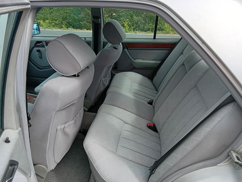 Mercedes-Benz Třídy E E 200 D - fotka 14 z 18