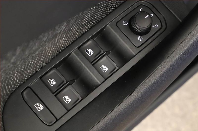Škoda Kamiq (2021) 1.0 TSI, Automat, Tempomat - fotka 9 z 18