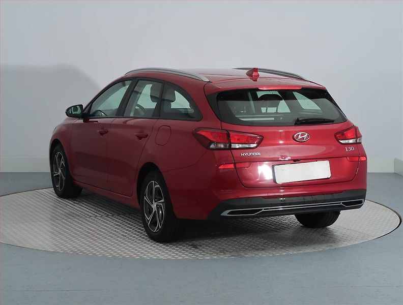 Hyundai i30 (2023) 1.0 T-GDI, ČR,1.maj - fotka 4 z 13