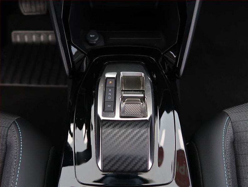 Peugeot 2008 (2022) Allure 1.2 PureTech, Automat - fotka 13 z 25
