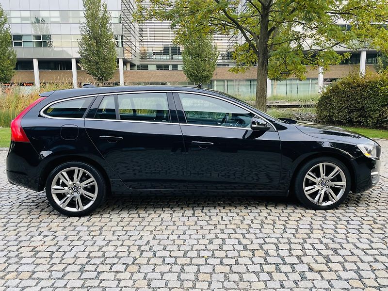Volvo V60 2.0D 5VÁLEC AUT SERVISKA TAŽNÉ - fotka 11 z 44
