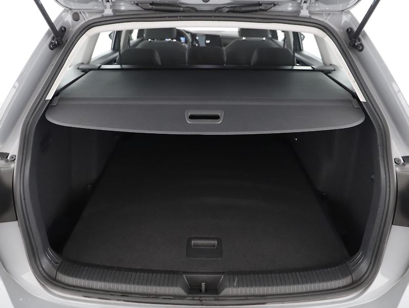 Volkswagen Golf 1.5eTSI 96kW STYLE - fotka 24 z 26