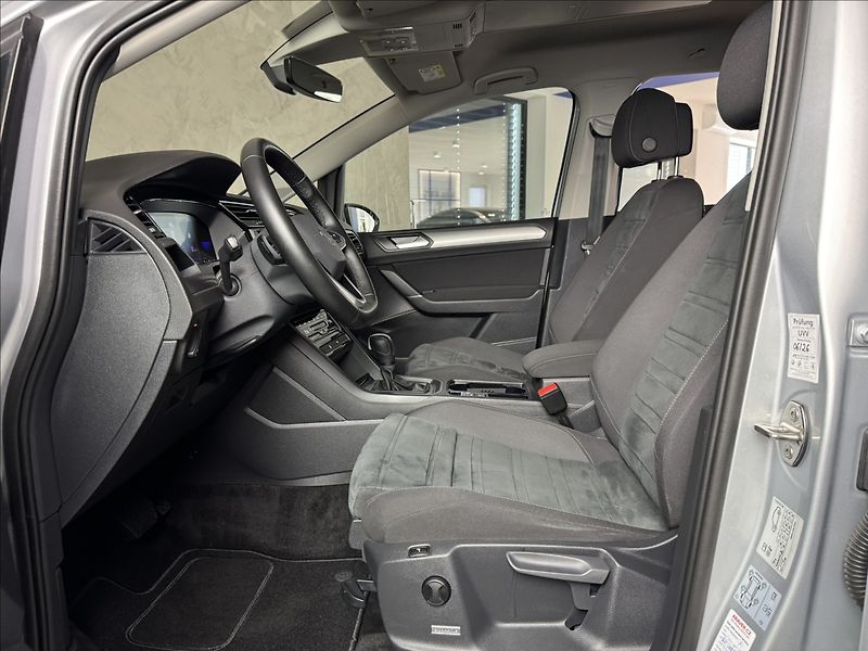 Volkswagen Touran 2,0 TDi  DSG Comfortline LED V - fotka 21 z 43