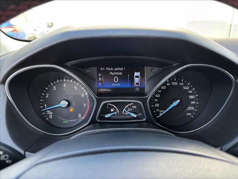 Ford Focus 1,5 Race Red 110 kW - fotka 22 z 32