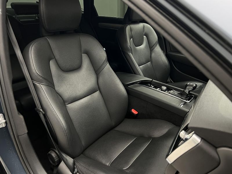 Volvo S90 D4 MOMENTUM 1. maj. - fotka 17 z 43