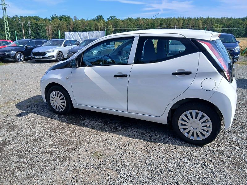 Toyota Aygo 1.0, 51 kW, klima - fotka 26 z 38