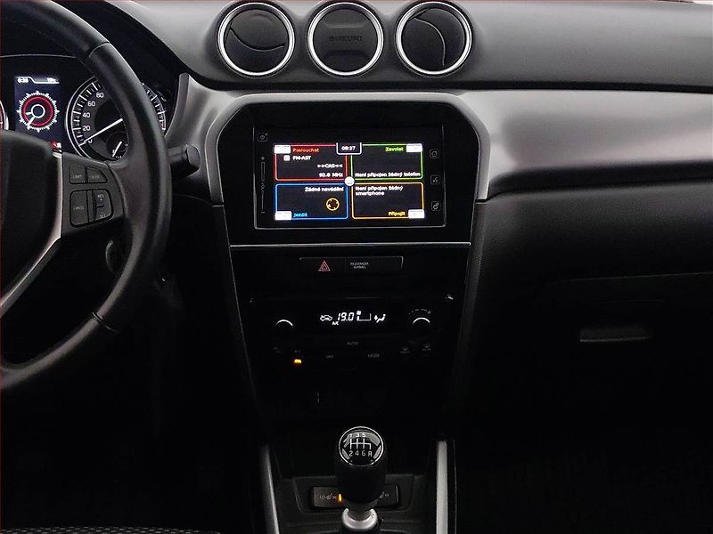 Suzuki Vitara (2019) 1.4 BoosterJet, Serv.kniha - fotka 12 z 18