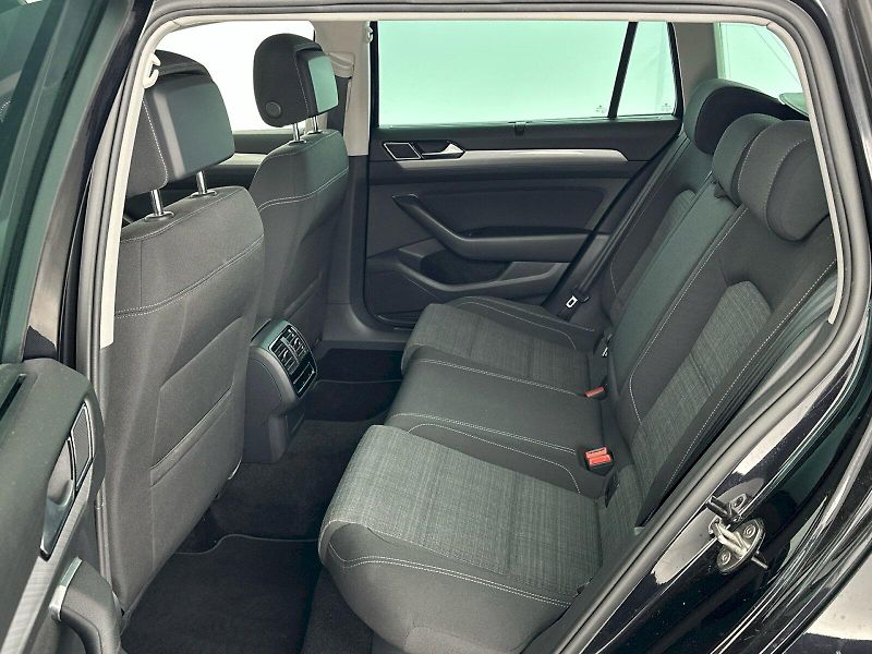Volkswagen Passat (2022) Business 2.0 TDI 110kW - fotka 8 z 30