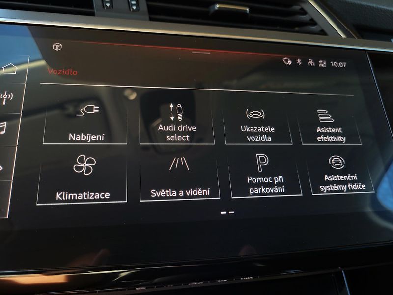 Audi e-tron 55 Quattro 300kW ČR 1.majitel - fotka 17 z 50