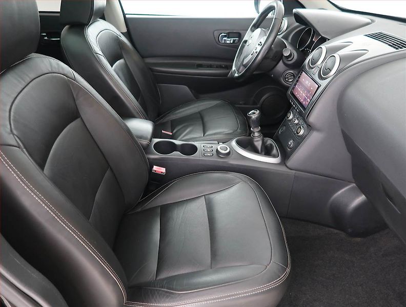 Nissan Qashqai (2007) 2.0, 4X4, Navi, Tempomat - fotka 9 z 19