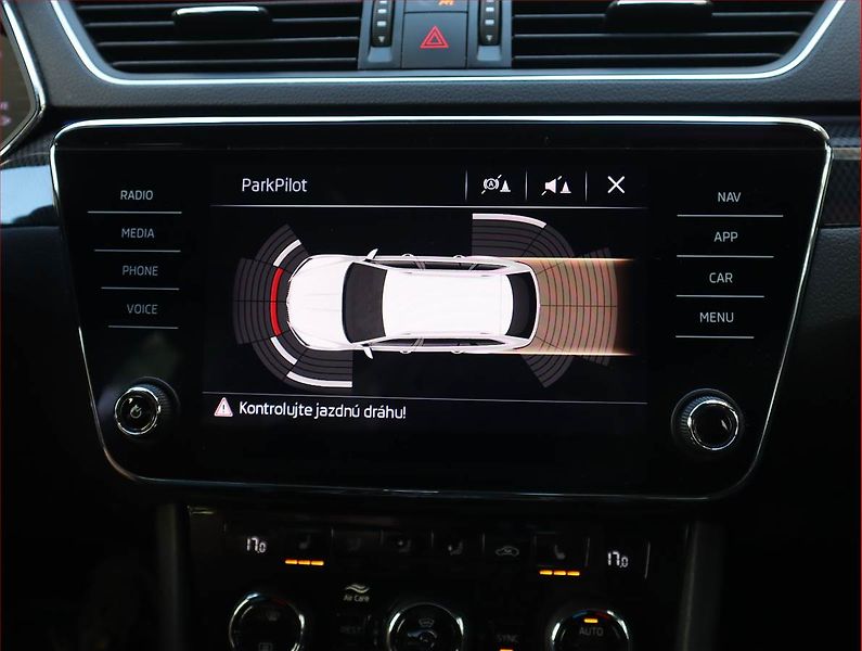 Škoda Superb (2019) 2.0 TDI, Automat, Kůže, Navi - fotka 18 z 25