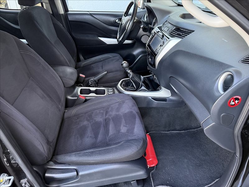 Nissan Navara 2,3 dCi Hardtop,manuál,Top sta - fotka 12 z 30
