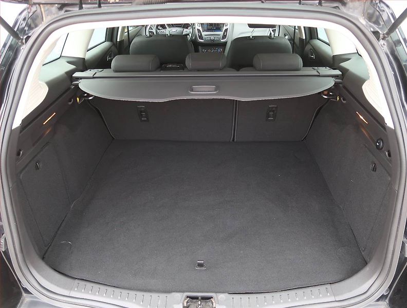 Ford Focus (2015) 1.5 TDCi, Serv.kniha, Navi - fotka 13 z 17