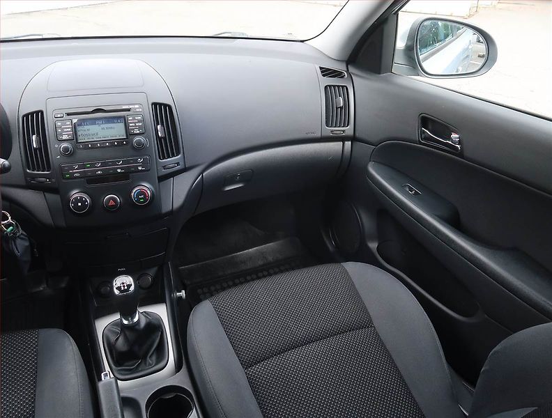 Hyundai i30 (2010) 1.4 CVVT, LPG, Serv.kniha - fotka 8 z 17