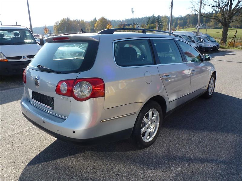 Volkswagen Passat 2,0 TDi  Comfort - fotka 9 z 49