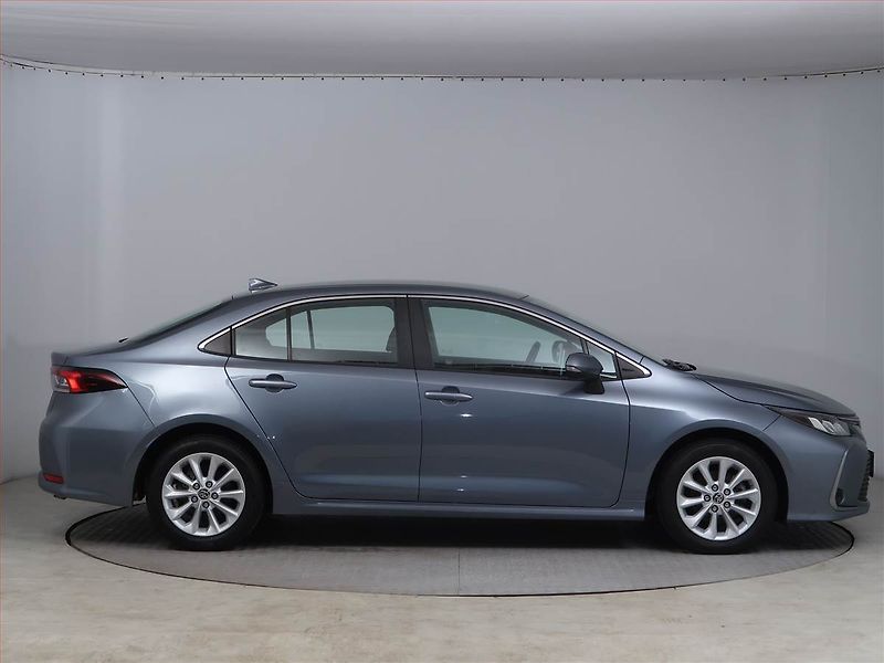 Toyota Corolla (2022) 1.5 VVT-i, Serv.kniha - fotka 6 z 14