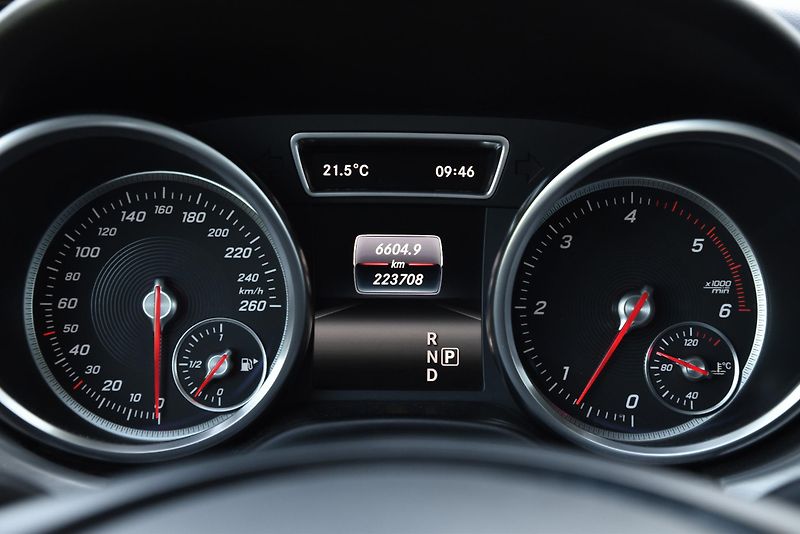 Mercedes-Benz GLE 350 d 4MATIC FACE,NAVI,LED,ČR - fotka 17 z 51