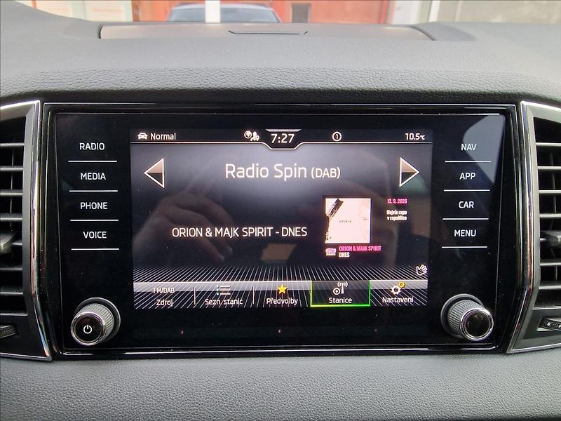 Škoda Karoq 2.0TDI DSG Style,ČR,1.Majitel - fotka 30 z 50
