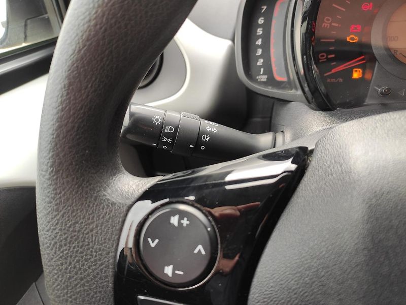 Peugeot 108 (2015) ACTIVE 1.0 70k MAN6 NOVÉ CZ - fotka 19 z 26