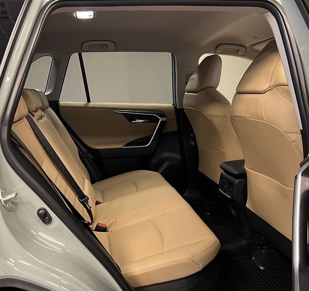 Toyota RAV4 2.5 Hybrid AT EXECUTIVE AWD - fotka 14 z 18