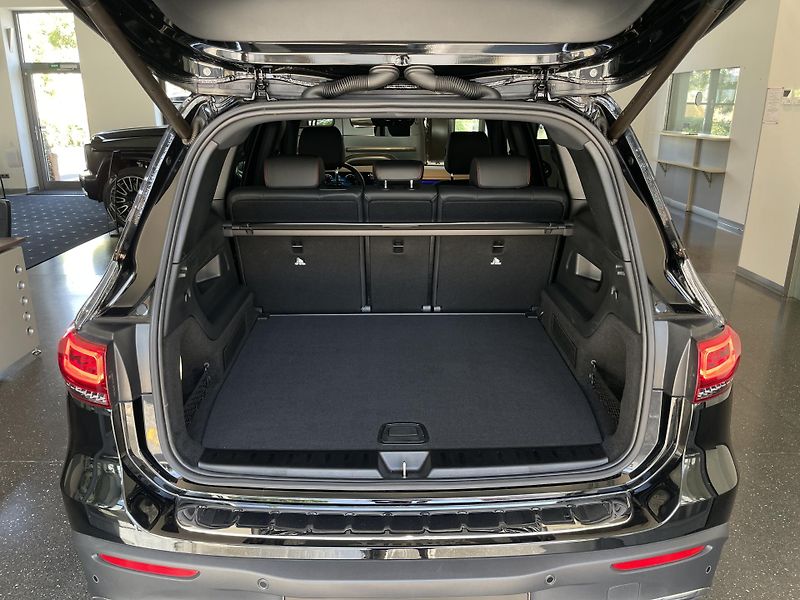 Mercedes-Benz EQB 300 4Matic - fotka 13 z 33