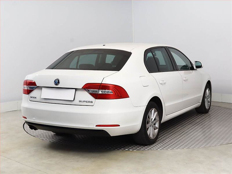 Škoda Superb (2015) Ambition 1.4 TSI, Xenony - fotka 5 z 18