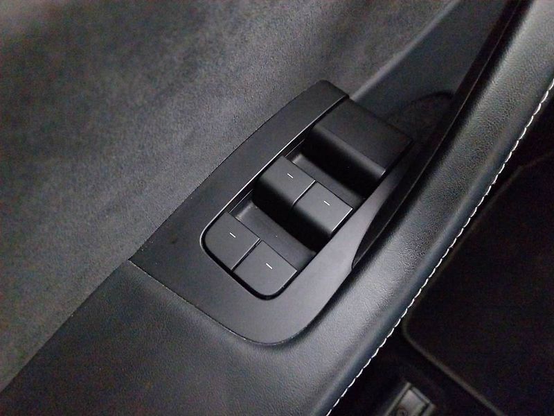 Tesla Model Y (2023) Long Range AWD 79kWh, SoH 91% - fotka 20 z 22