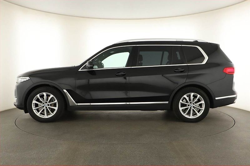 BMW X7 (2019) xDrive30d - fotka 3 z 29