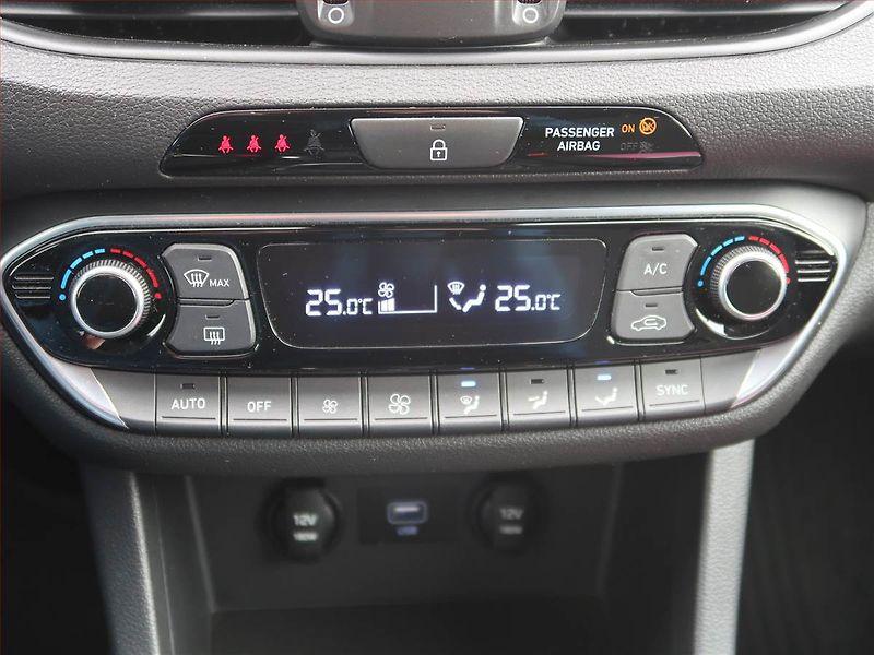 Hyundai i30 (2021) 1.5 T-GDI MHEV, Serv.kniha - fotka 12 z 17