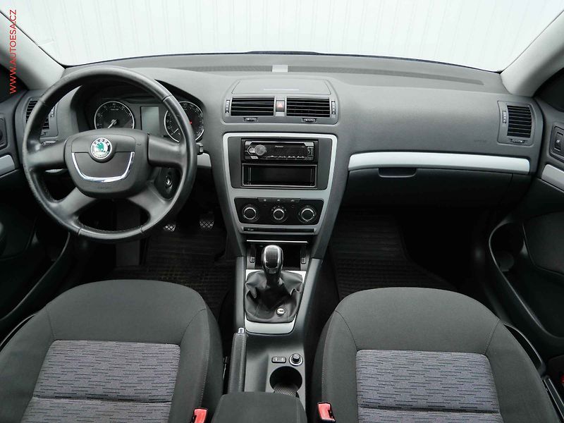 Škoda Octavia (2012) 1.4TSi, 1.maj,ČR, STK7/28 - fotka 8 z 15