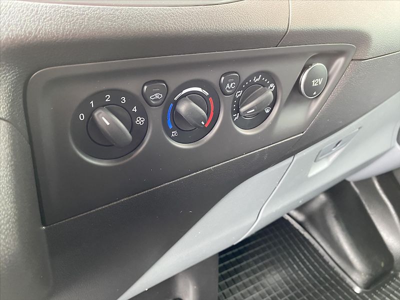 Ford Transit Custom 2,2 TDCi 92kW 9Míst L2 - fotka 21 z 24