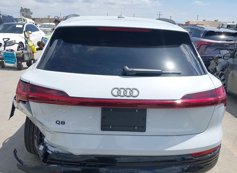 Audi Q8 e-tron (2024) Auto na cestě - fotka 9 z 9