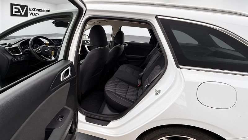 Kia Ceed (2022) 1.5 T-GDI,ČR,SERVIS,1 MAJITEL - fotka 13 z 15