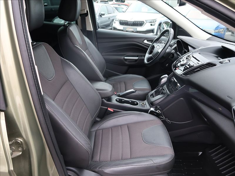 Ford Kuga 2,0 TDCi,120kW,Titanium,panora - fotka 13 z 27