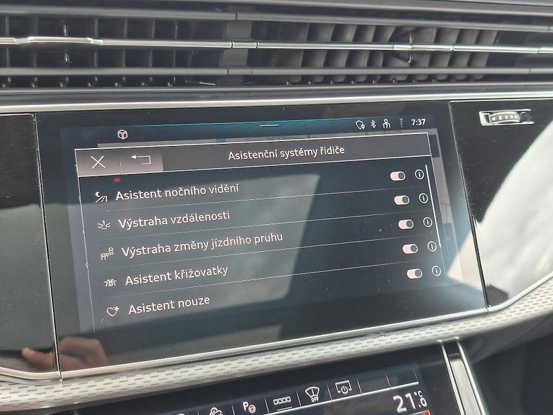 Audi Q8 SQ8 SUV Quattro 8TT 4,0TFSI - fotka 17 z 27