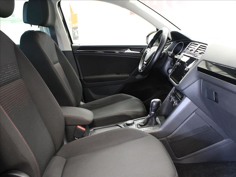 Volkswagen Tiguan 2,0 TSI 132KW DSG 1.majitel - fotka 12 z 40