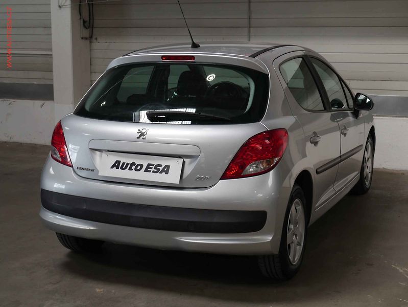 Peugeot 207 (2010) 1.4 HDi, 2.maj, AC - fotka 6 z 16