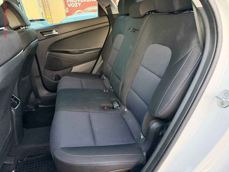 Hyundai Tucson (2016) 1.7 CRDi, ČR, AC, TZ, xenon - fotka 10 z 17
