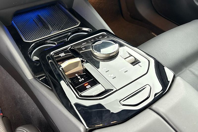 BMW Řada 5 řady 5 | 520d xDrive - fotka 22 z 24