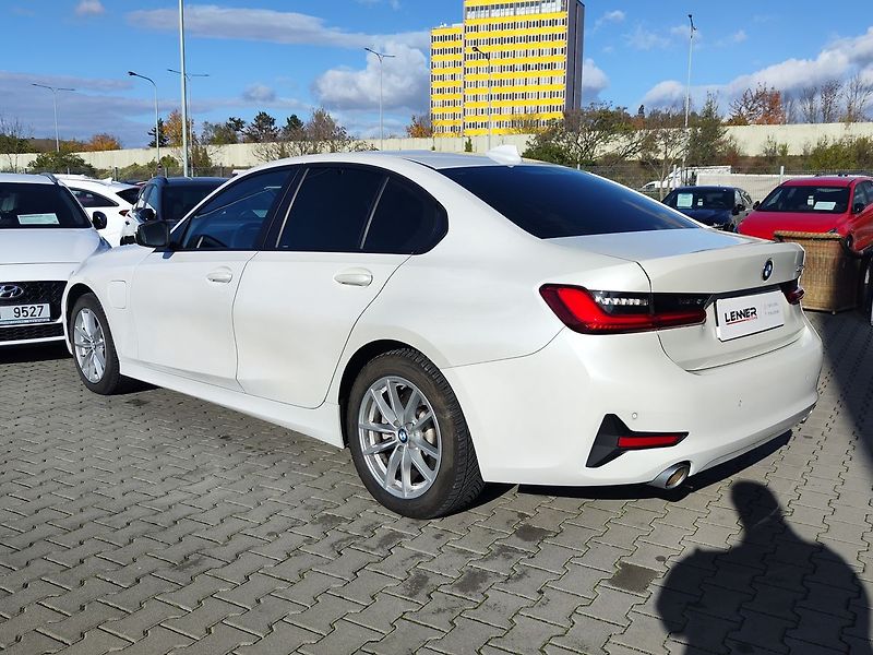 BMW Řada 3 E330/215kW Sportline AT PHEV - fotka 7 z 34