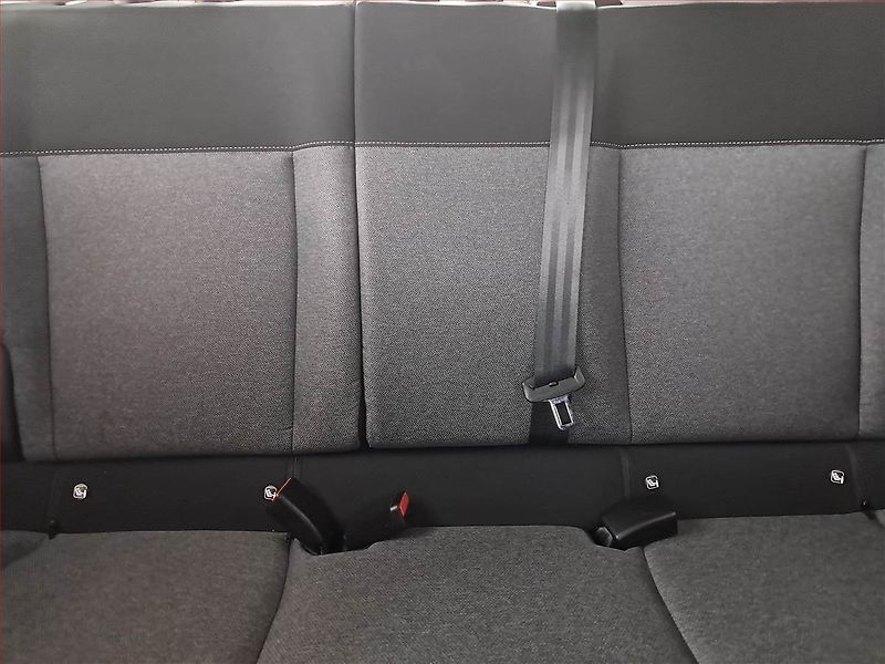 Citroën C4 (2021) 1.2 PureTech, ČR,1.maj - fotka 10 z 17