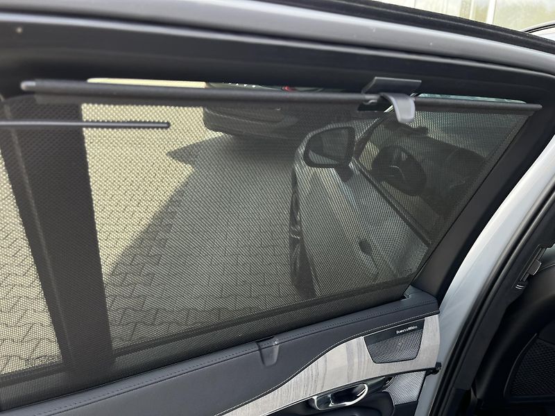 Volvo XC90 T8 AWD ULT B&W VENT VZDUCH 7M* - fotka 25 z 55