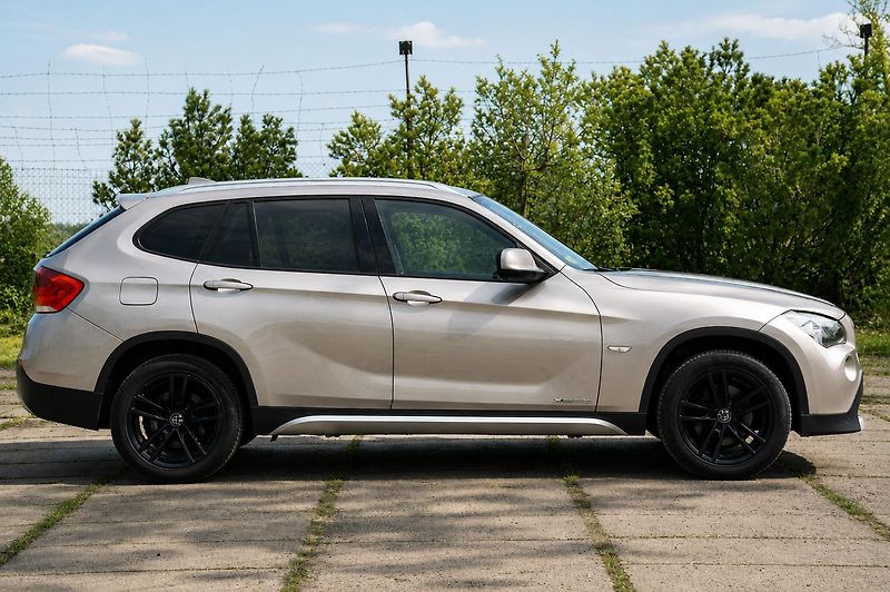 BMW X1 xDrive20d,KŮŽE,NAVI,TEMP,KLIMA - fotka 2 z 50