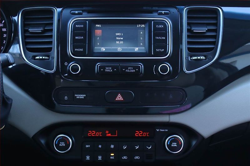 Kia Carens (2016) 1.6 GDI, Serv.kniha, Tempomat - fotka 12 z 26