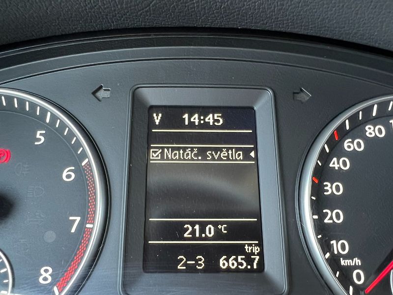 Volkswagen Touran (2011) 1.4TSI STYLE! Tažné! Navi! - fotka 27 z 36